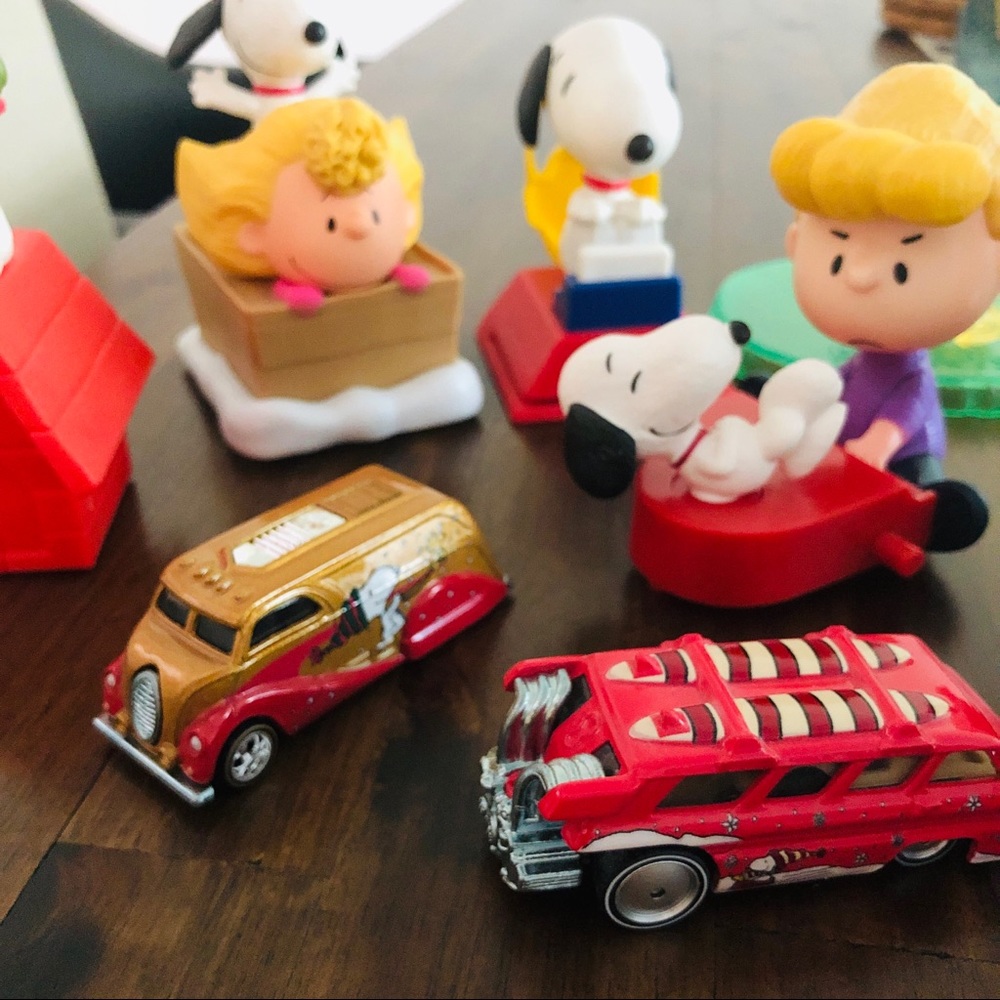 Snoopy assorted toys